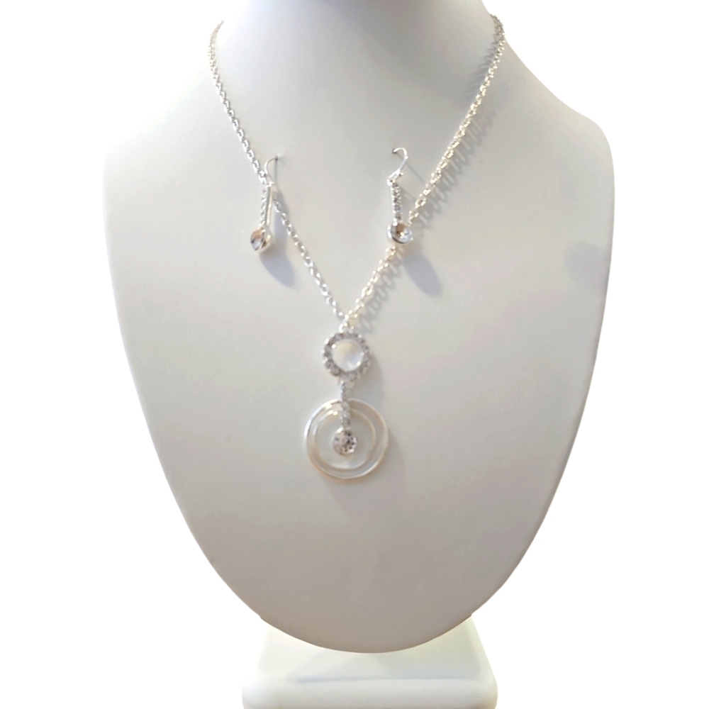 NIB Liz Claiborne Silver Tone Jewelry Set Necklace Earrings GemStone